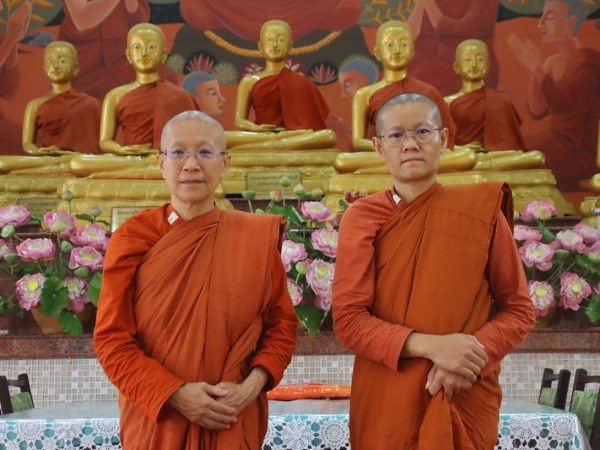 Bhikkhunī : Moniales